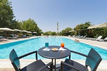 هتل Evita Resort