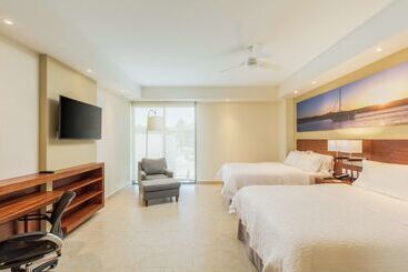هتل Hampton Inn & Suites By Hilton Los Cabos
