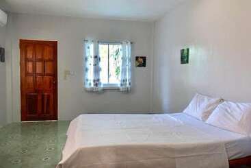 هتل Honeycomb Tourist Inn