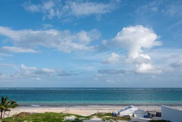 هتل Vela S Condos Ocean Front