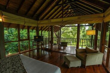 هتل Wild Grass Nature Resort