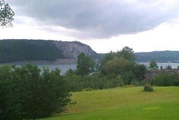 فندق على الطريق Hearthstone Inn Port Hawkesbury