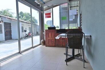 مُتل Langkawi Tok Jah Guest House Pantai Cenang