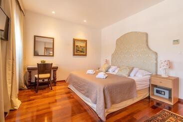 پانسیون B&b Heritage Villa Apolon