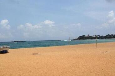 پانسیون Holiday Inn Unawatuna