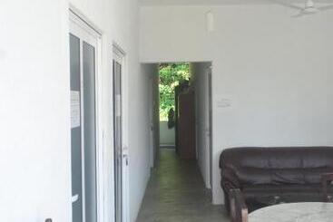 پانسیون Holiday Inn Unawatuna