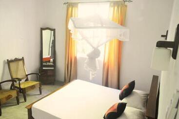 پانسیون Holiday Inn Unawatuna