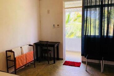 پانسیون Holiday Inn Unawatuna