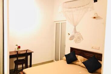 پانسیون Holiday Inn Unawatuna