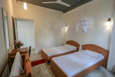 پانسیون Holiday Inn Unawatuna