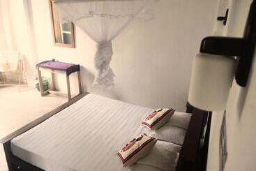 پانسیون Holiday Inn Unawatuna