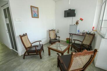 پانسیون Holiday Inn Unawatuna