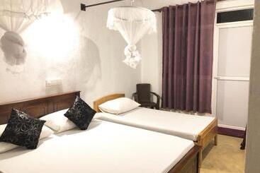 پانسیون Holiday Inn Unawatuna