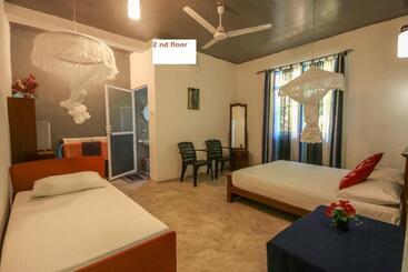 پانسیون Holiday Inn Unawatuna