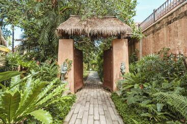 استراحتگاه High Season Pool Villa & Spa