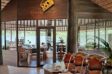 استراحتگاه High Season Pool Villa & Spa