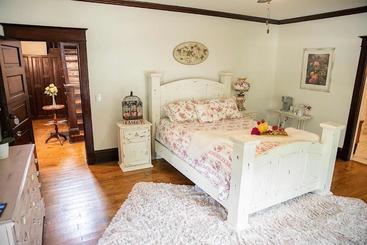 تختخواب و صبحانه Red Gate Inn