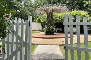 تختخواب و صبحانه Red Gate Inn