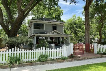 تختخواب و صبحانه Red Gate Inn