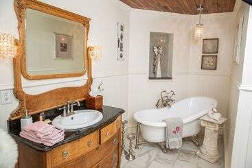 تختخواب و صبحانه Red Gate Inn