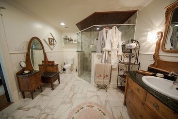 تختخواب و صبحانه Red Gate Inn