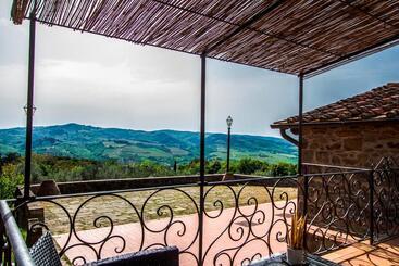 هتل Agriturismo La Camporena