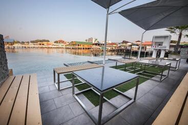 هتل Baan Tah On The Sea