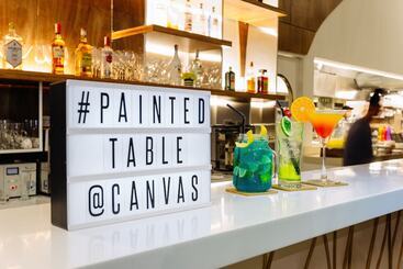 هتل Canvas Boutique