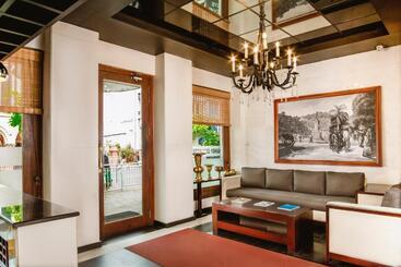 Kandy City Hotel By Earl S