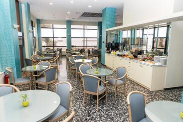 酒店 Ostria