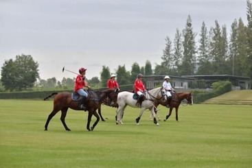 هتل The Farmhouse At Polo Escape