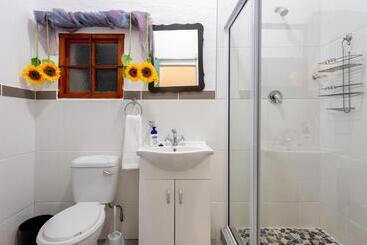 Пансион Zesty Guesthouse