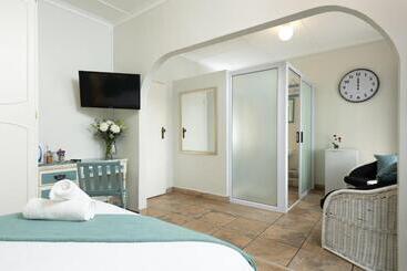 Пансион Zesty Guesthouse