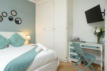 Пансион Zesty Guesthouse