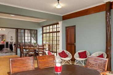 Пансион Zesty Guesthouse