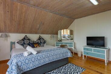 פנסיון Zesty Guesthouse