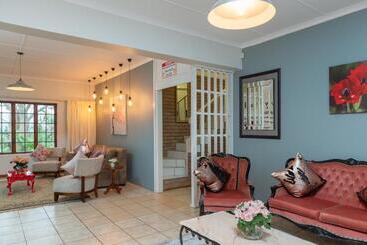 Пансион Zesty Guesthouse