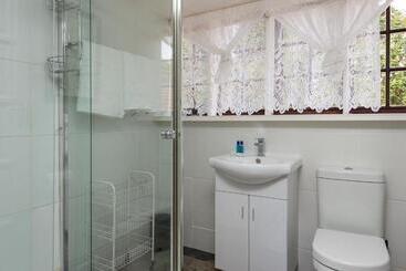 Пансион Zesty Guesthouse