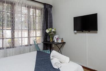 Пансион Zesty Guesthouse