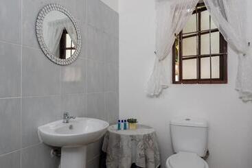 Пансион Zesty Guesthouse
