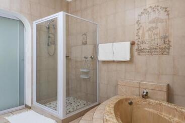 Пансион Zesty Guesthouse