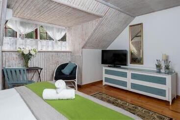 Пансион Zesty Guesthouse
