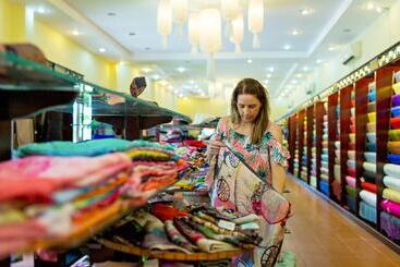 استراحتگاه Mulberry Collection Silk Village
