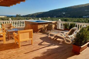 Irini S Guesthouse - Qeparo