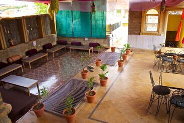هتل Arya Haveli