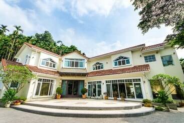 هتل Butchard Villas