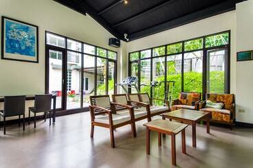 هتل Butchard Villas