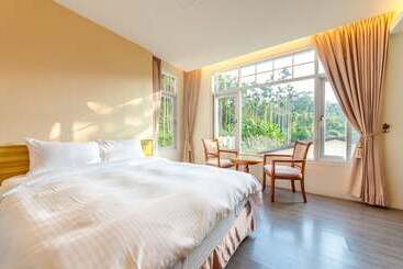 هتل Butchard Villas