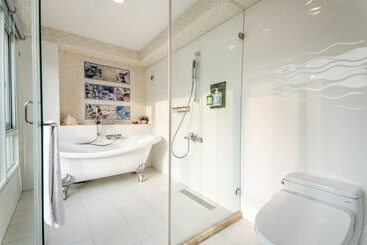 هتل Butchard Villas
