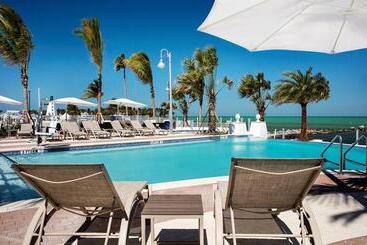 هتل Courtyard By Marriott Faro Blanco Resort